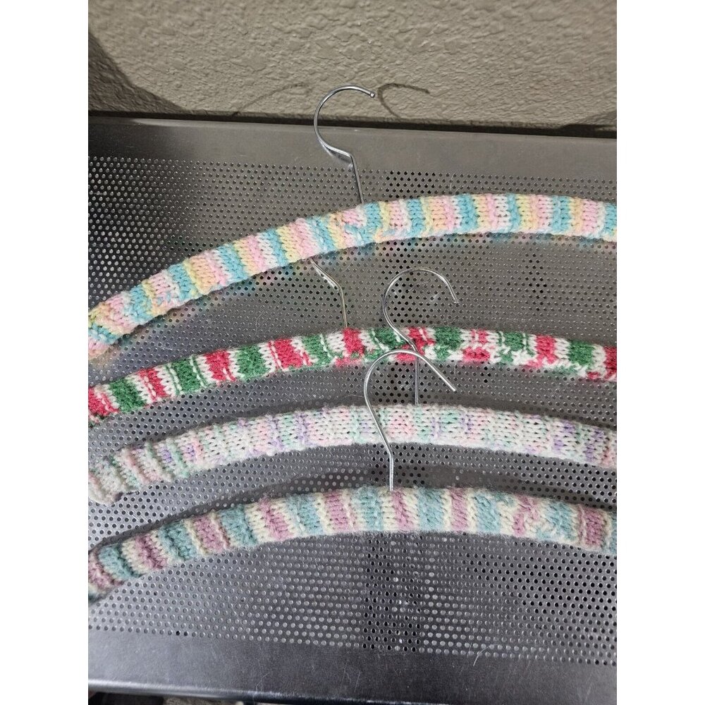 Unbranded Set Of 4 Knit Clothes Hangers Colorful